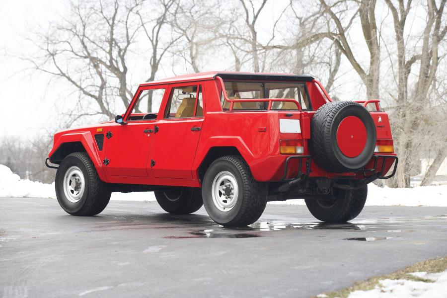  Lamborghini LM002 1988 года  (фото 7 из 7)